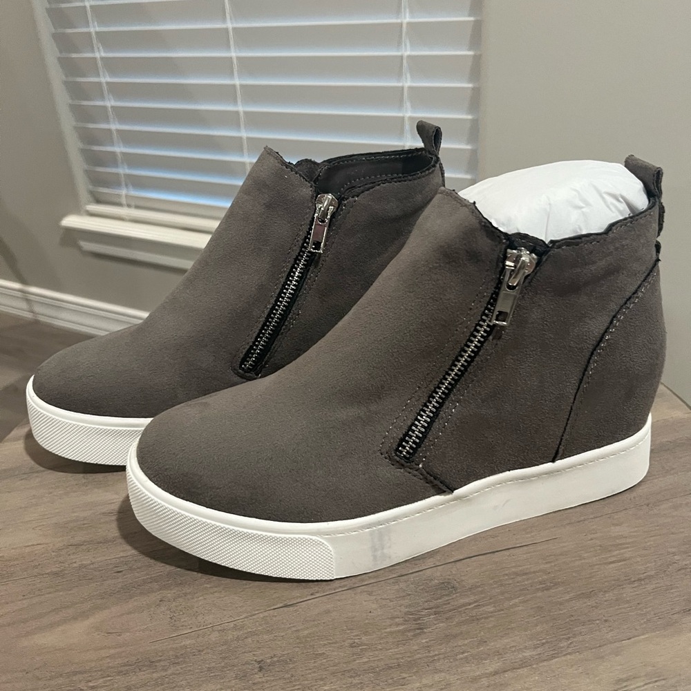 Soda Gray Wedge Shoes with Dual Zippers